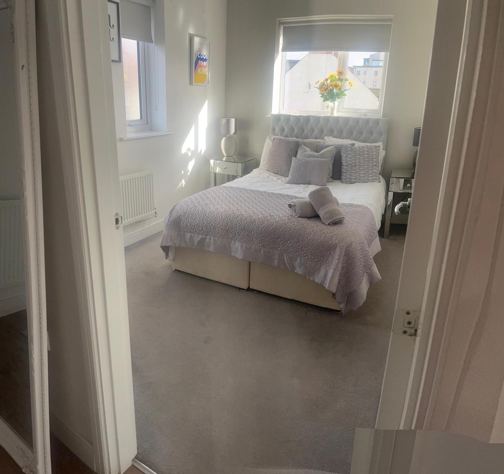 Luxury Riverside 2 Bedroomed Apartment With Balcony Newport  Exterior foto