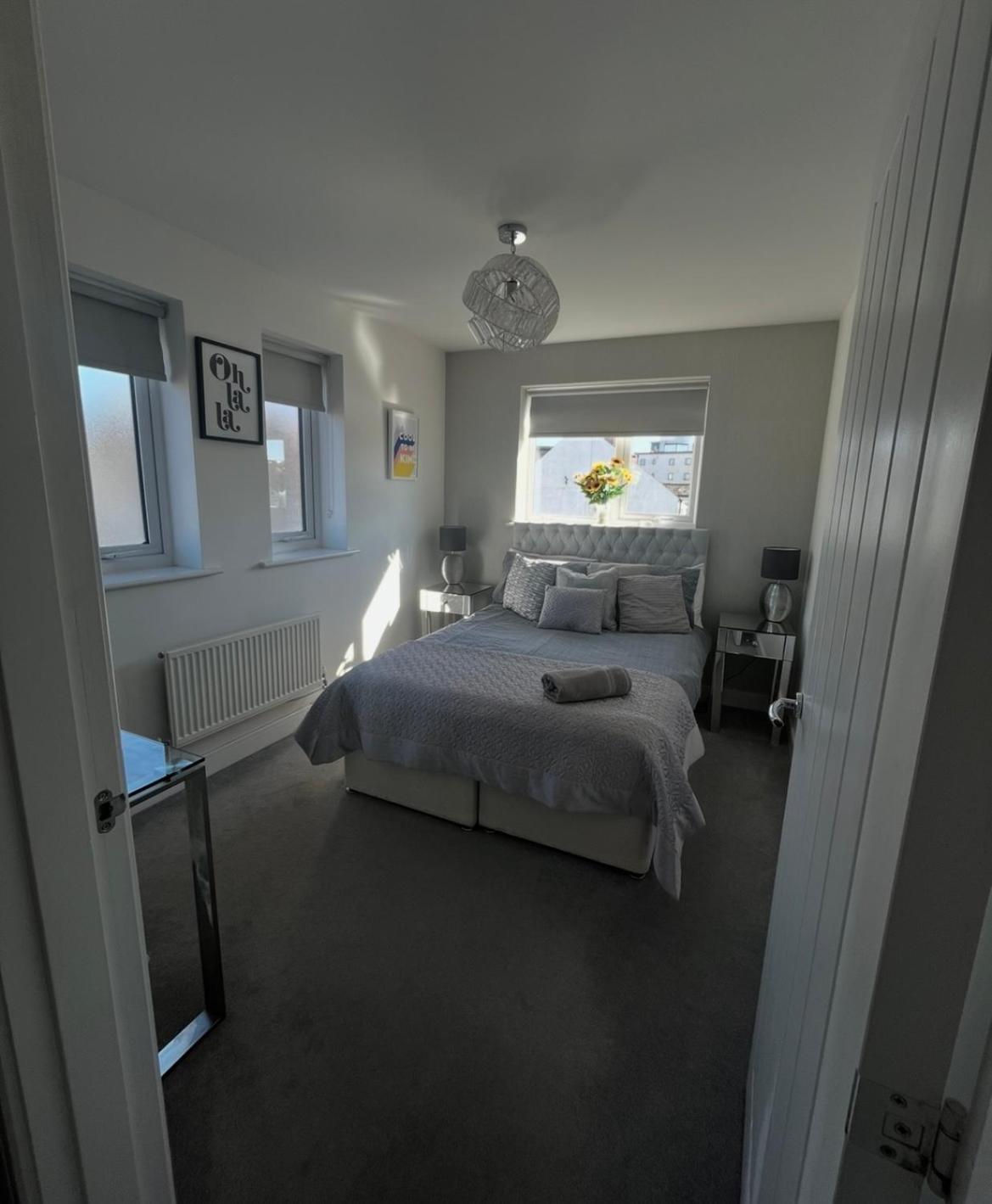 Luxury Riverside 2 Bedroomed Apartment With Balcony Newport  Exterior foto
