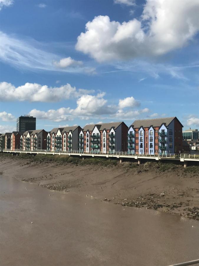 Luxury Riverside 2 Bedroomed Apartment With Balcony Newport  Exterior foto